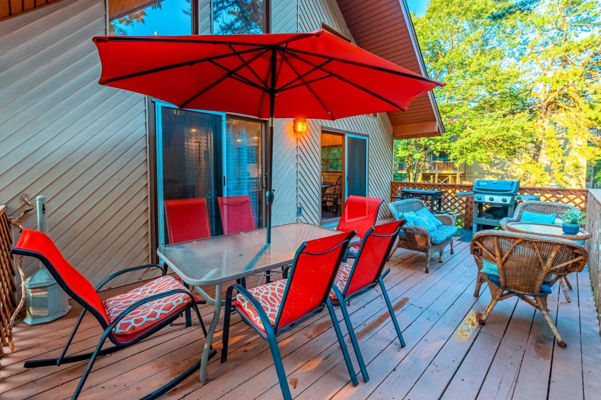 Poconos Ski Retreat With Sauna, Hot Tub, And Game Room Lake Harmony Kültér fotó