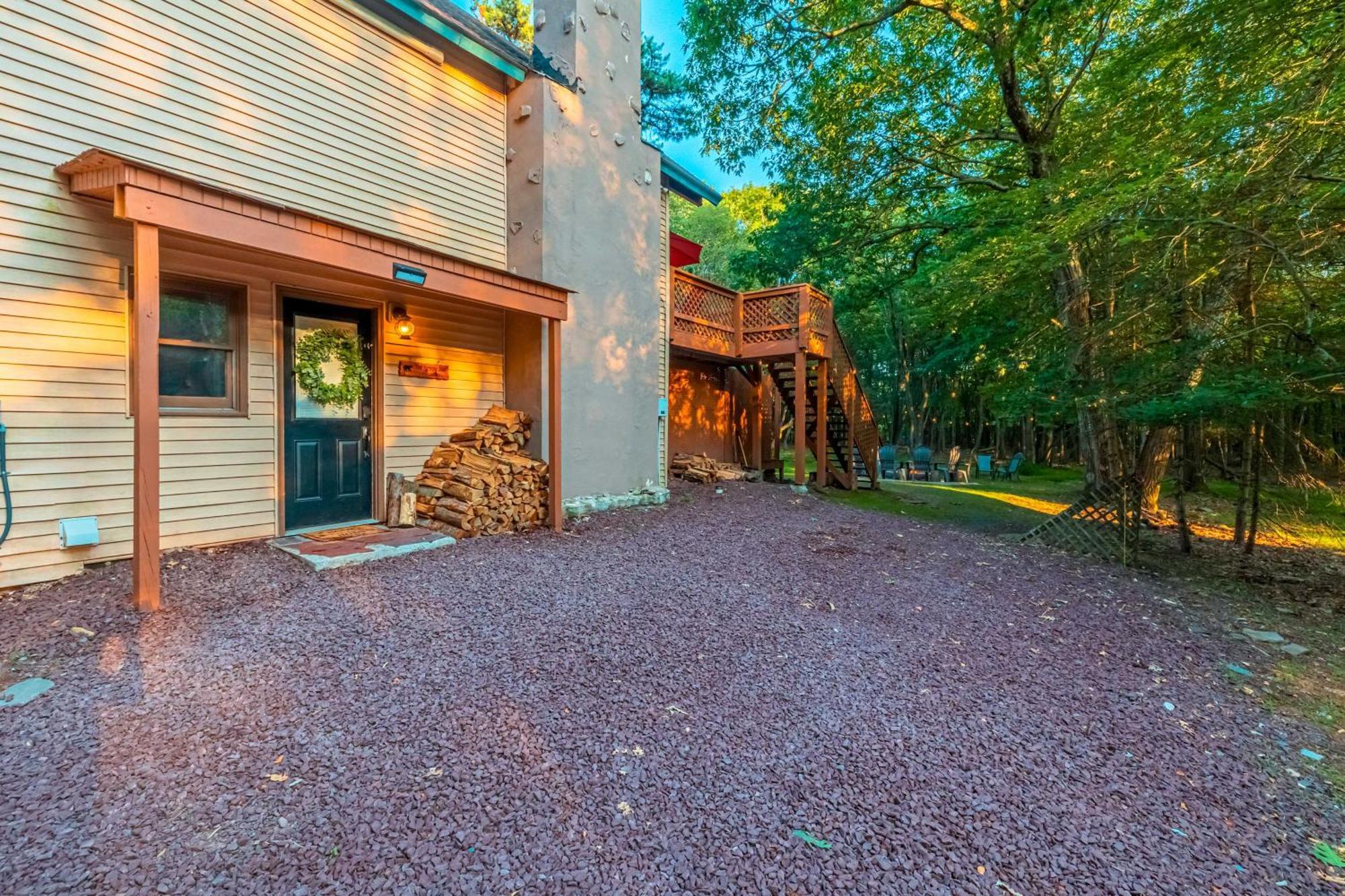 Poconos Ski Retreat With Sauna, Hot Tub, And Game Room Lake Harmony Kültér fotó