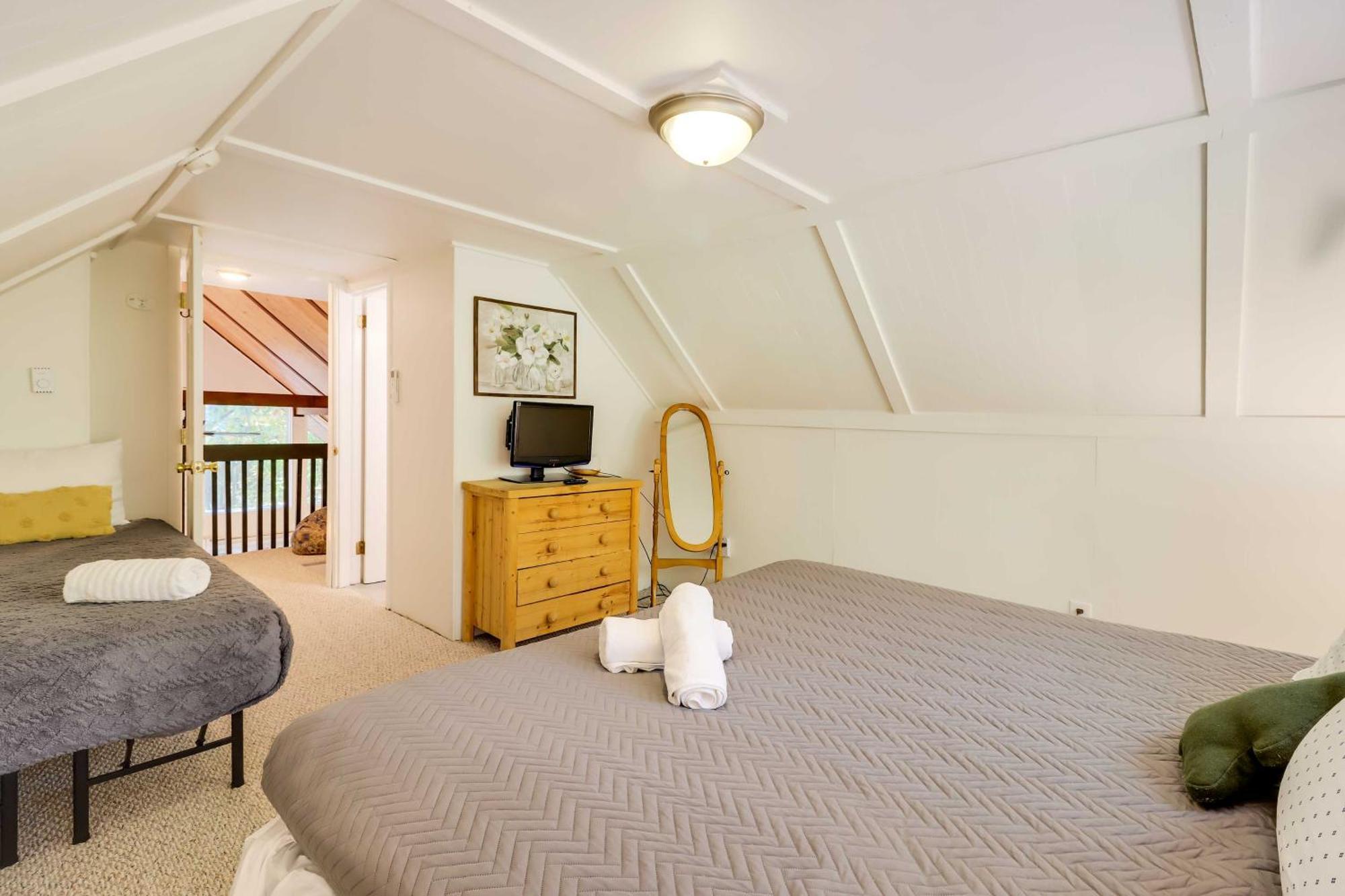Poconos Ski Retreat With Sauna, Hot Tub, And Game Room Lake Harmony Kültér fotó